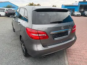 Mercedes-Benz B 200 BlueEFFICIENCY Sports Tourer Automatik Bild 2