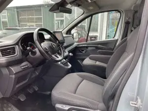 Renault Trafic III COMBI LIFE BLUE DCI 150, 8-Sitzer Bild 3