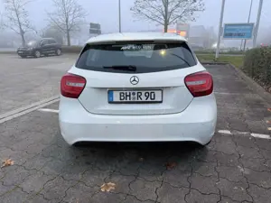 Mercedes-Benz A 180 NAVI KLIMA PDC ALLWETTER - image 4