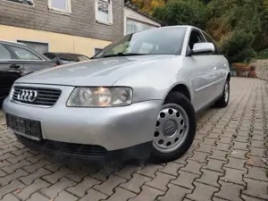 Audi A3 A3 1.6 Automatik Attraction/Wenig KM/Zahnriemen ne