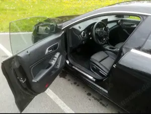 Mercedes-Benz CLA 180 Shooting Brake d 7G-DCT AMG Line Bild 2
