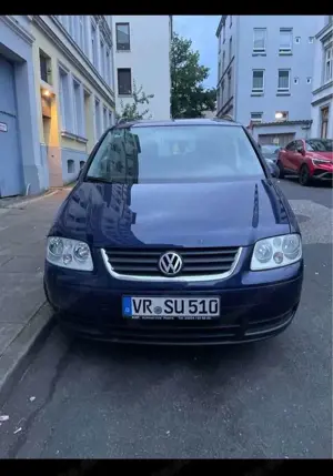 Volkswagen Touran 2.0 TDI DPF Trendline Bild 2