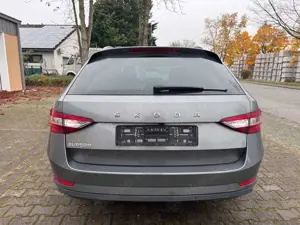 Skoda Superb Combi Ambition 2.0 TDI LED-VIRTUAL-EURO 6 Bild 5