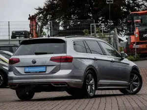 Volkswagen Passat Variant 2.0 TDI Business 4Motion DSG ACC Bild 2