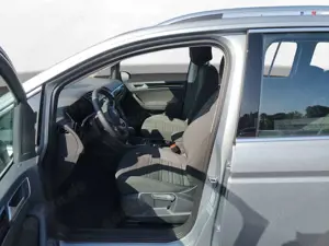 Volkswagen Touran Highline 2,0 l TDI SCR 110 kW (150 PS) 7- Bild 4