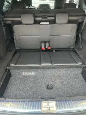 Mercedes-Benz E 200 E 200 d (213.213) . 7 Sitze