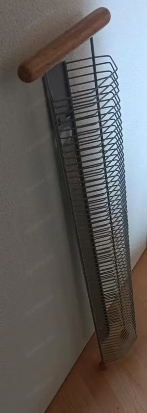 TAUSCHEN: CD-Aufbewahrung zum Aufhängen aus Metall und Holz