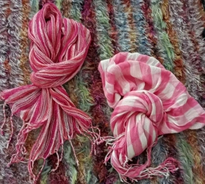 TAUSCHEN: Sommerlicher Fransenschal   2 Stück