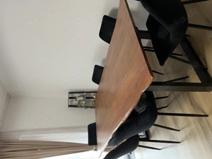 Großer Massivholz-Esstisch