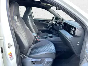 Volkswagen Tiguan R-Line 2.0 TDI 4M PANO*HK*AHK*BLACKSTYLE Bild 4