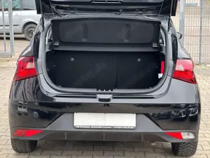 Hyundai i20 Kamera*Sitz+Lenkradheiz*Parkpilot*Alarm*Tempo*Alu Bild 5