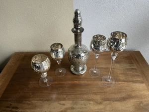 Dekorative Glaskaffe sowie 4 Gläser in Antik Silber