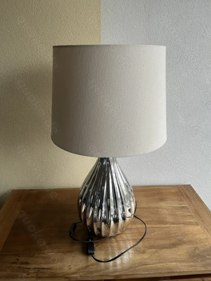 2 dekorative Tischlampen silber farben im Konvolut