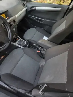 Opel Astra 1.4 Sport Bild 5