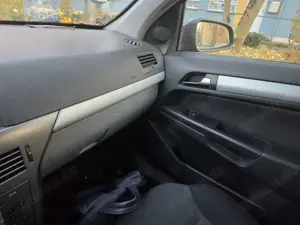 Opel Astra 1.4 Sport Bild 2