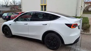 Tesla Model Y Model Y Long Range Dual Motor AWD Bild 3