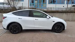 Tesla Model Y Model Y Long Range Dual Motor AWD Bild 4