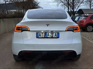 Tesla Model Y Model Y Long Range Dual Motor AWD Bild 2