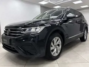 Volkswagen Tiguan Allspace 2.0 TDI DSG Life 7Sitzer RCam LED AHK Bild 2