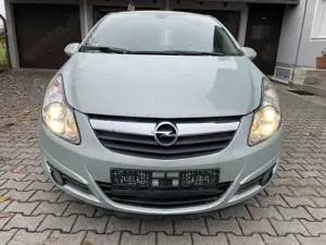 Opel Corsa Corsa  5-Türer 1.4 16V Innovation 110 Jahre Bild 2