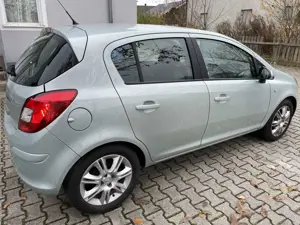 Opel Corsa Corsa  5-Türer 1.4 16V Innovation 110 Jahre Bild 4
