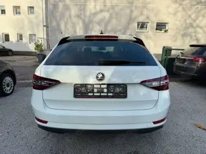 Skoda Superb Combi*NAVI*KAMERA*AHK Bild 5