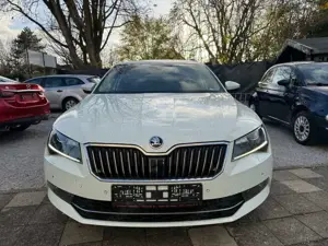 Skoda Superb Combi*NAVI*KAMERA*AHK Bild 2