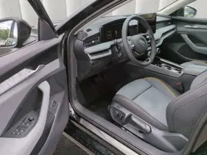 Skoda Superb Combi Selection 4x4 TDI*AHK Panodach pACC Bild 5