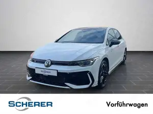 Volkswagen Golf R-Line 1.5 eTSI DSG BLACKSTYLE PANO NAVI