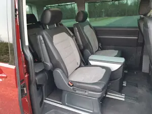 Volkswagen T6.1 Multivan Multivan T6.1 DSG Kurz 4MOTION Highline Bild 5