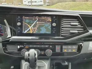 Volkswagen T6.1 Multivan Multivan T6.1 DSG Kurz 4MOTION Highline Bild 4