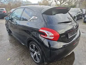 Peugeot 208 3-Türer GTI 200 THP Bild 2