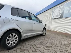Volkswagen Golf Plus 1.6 FSI Comfortline Bild 2