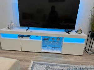 Verkaufe meinen modernen TV-Schrank in elegantem Weiß.