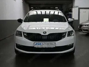 Skoda Octavia 2.0 TDI DSG Style  Navi PDC Sitzhz ACC Bild 4