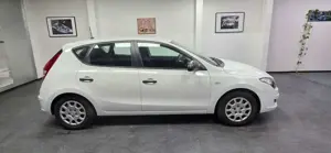 Hyundai i30 1.4 Limo Klima TÜV 11/2027