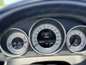 Mercedes-Benz E 200 CGI Cabrio BlueEFFICIENCY Automatik Avantgarde Bild 3