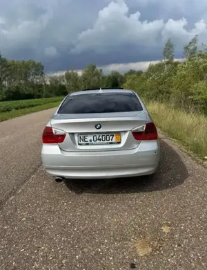 BMW 320 320i Aut. Bild 1