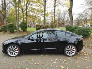 Tesla Model 3 Performance Allrad TV