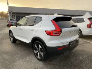 Volvo XC40 Plus Dark Recharge Plug-In Hybrid T5 Twin Engine E Bild 3