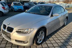 BMW 320 i Coupé Bi-Xenon|SHZ|Navi