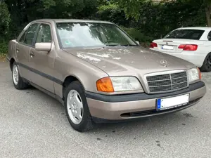 Mercedes-Benz C 180 W202 OLDTIMER AUTOMATIK AHK SERVO TÜV NEU Bild 3