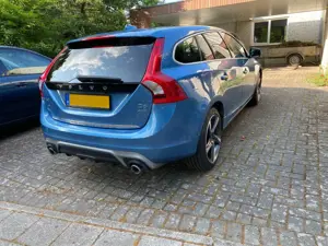 Volvo V60 V60 D6 Plug-In-Hybrid AWD R-Design, AHK, StandHz Bild 2