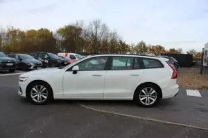 Volvo V60 Momentum Bild 2