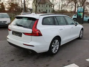 Volvo V60 Momentum Bild 5