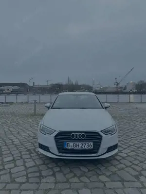 Audi A3 1.6 TDI (clean diesel) S tronic Ambition