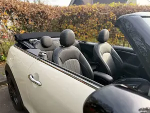 MINI Cooper Cabrio Mini Cooper Cabrio Aut.MINI Yours Trim Bild 2
