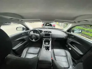 Jaguar XE XE 20d AWD Aut. Portfolio Bild 3