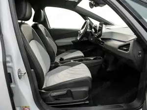 Volkswagen ID.3 Pro NAVI 360° MATRIX ALU ACC SHZ KEYLESS Bild 2