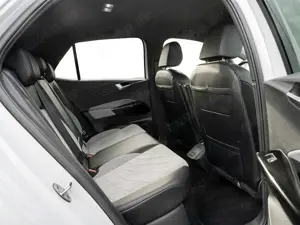 Volkswagen ID.3 Pro NAVI 360° MATRIX ALU ACC SHZ KEYLESS Bild 4